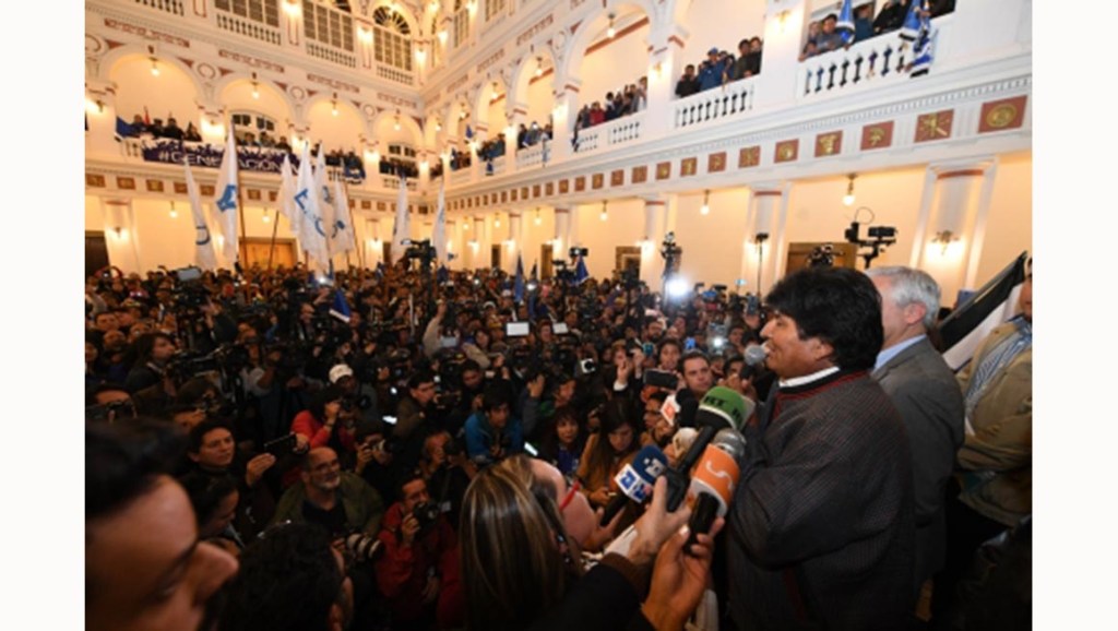 Evo Morales celebra histórica cuarta victoria consecutiva del MAS con mayoría absoluta en ambas&nbsp;cámaras