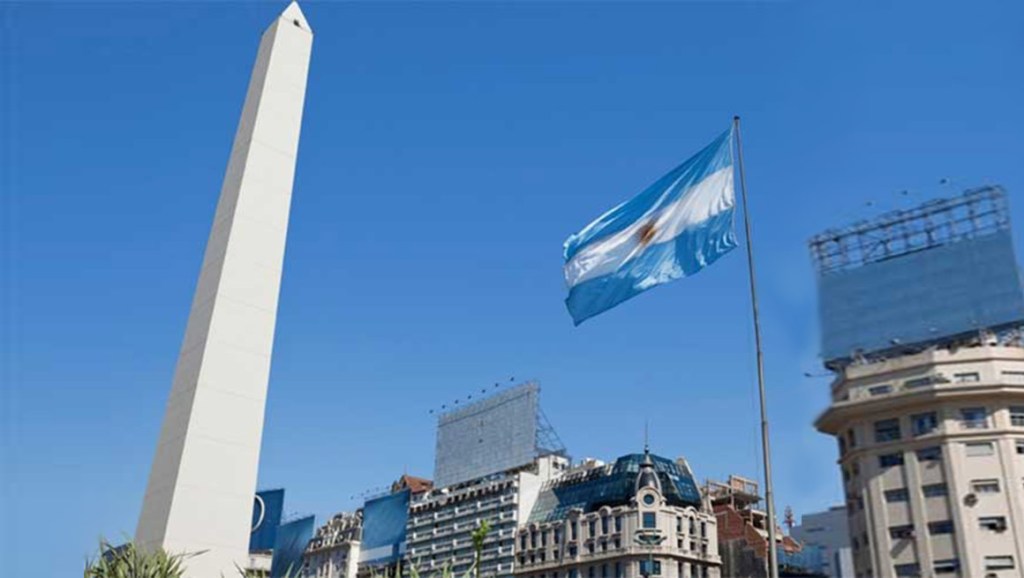 Con nuevo presidente y cepo al dólar, Argentina cierra larga&nbsp;semana