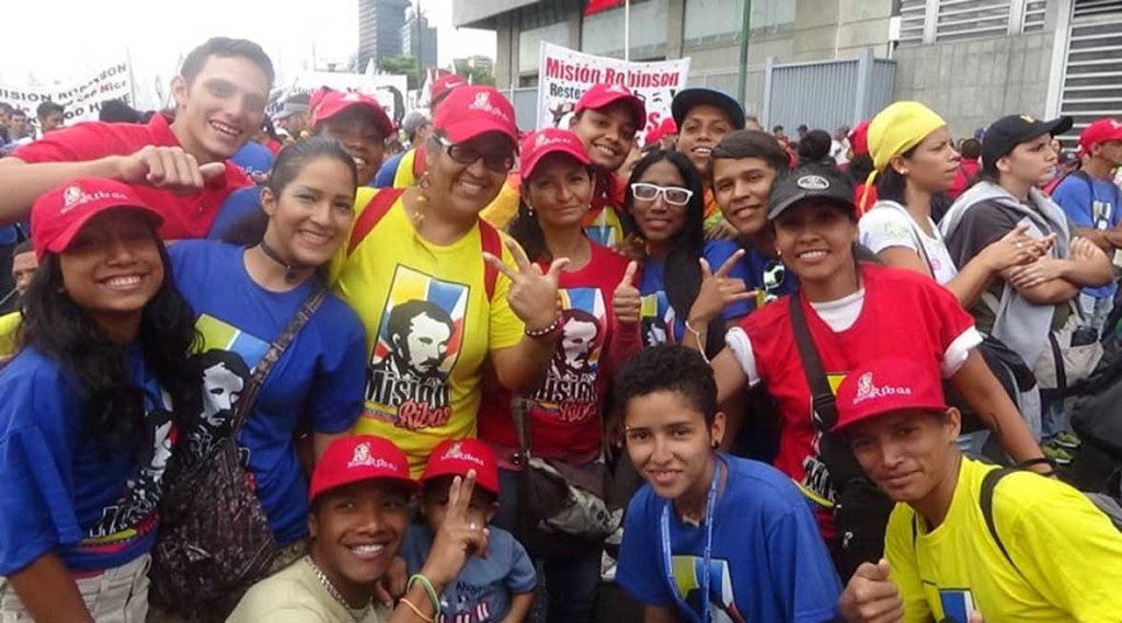 En unión cívico militar estudiantes de Venezuela alzaron las banderas de la dignidad, soberanía y&nbsp;paz