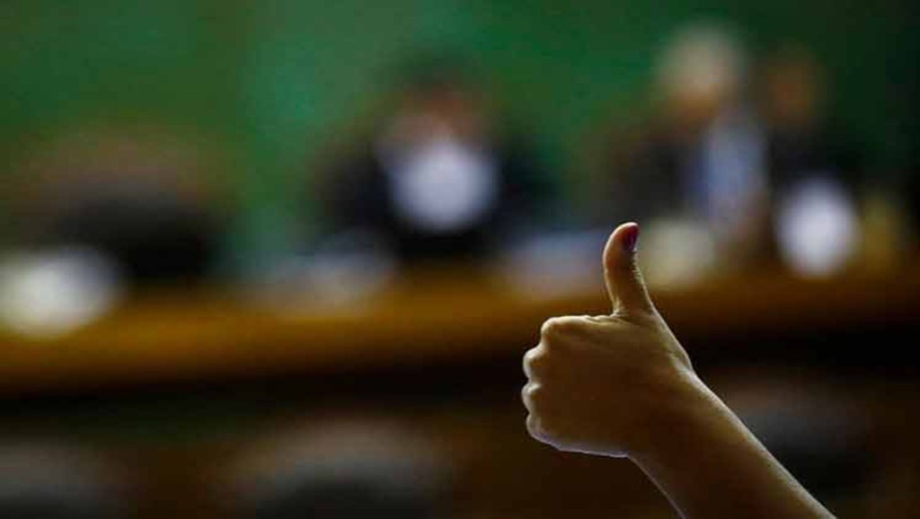 Diputados chilenos dan espacio a mujeres e indígenas en&nbsp;constituyente