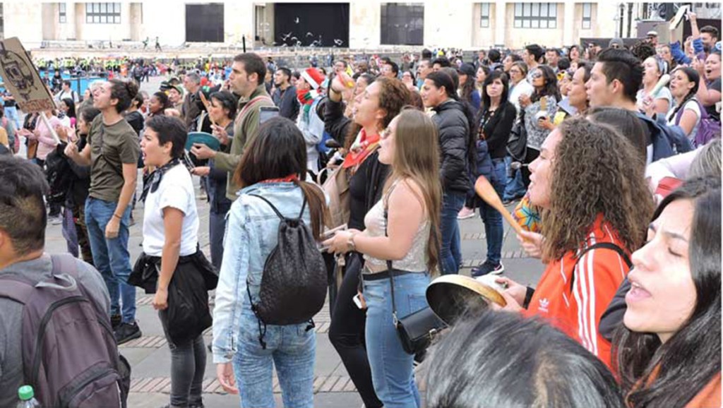 En Colombia, cacerolazo contra políticas del&nbsp;gobierno