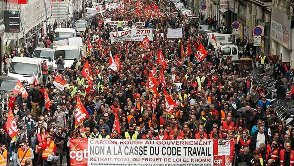 Huelguistas en Francia bloquean terminales de&nbsp;buses