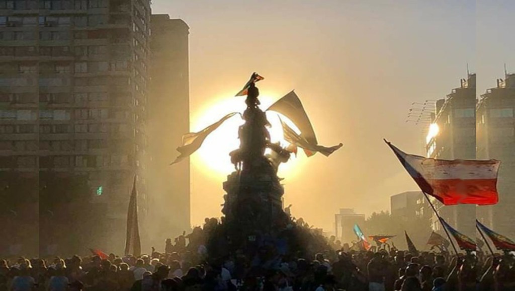 Miles de chilenos celebran nuevo año en la plaza de la&nbsp;Dignidad