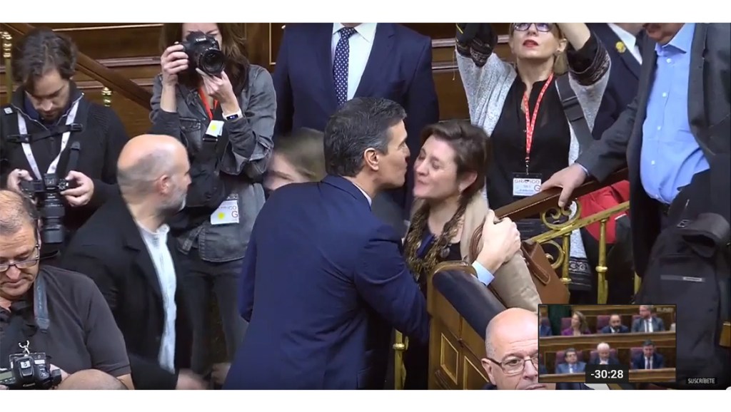 Pedro Sánchez, investido presidente del Gobierno con un margen de dos votos&nbsp;(167-165)