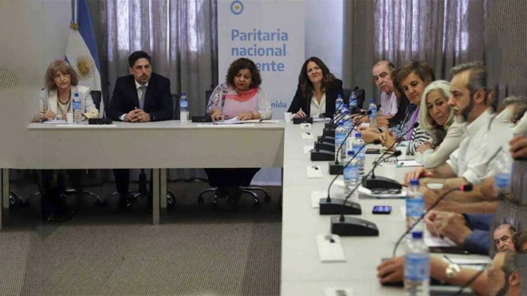 Gobierno argentino y docentes a mesa de diálogo por acuerdo&nbsp;salarial