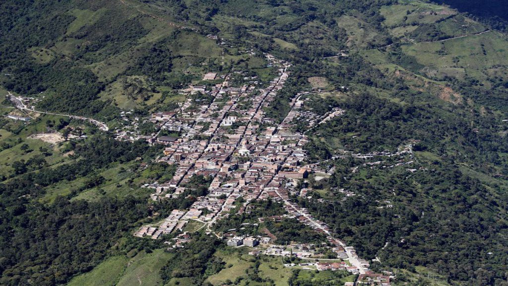 ITUANGO: UN PUEBLO ENTRE LA GUERRA Y EL&nbsp;ABANDONO.