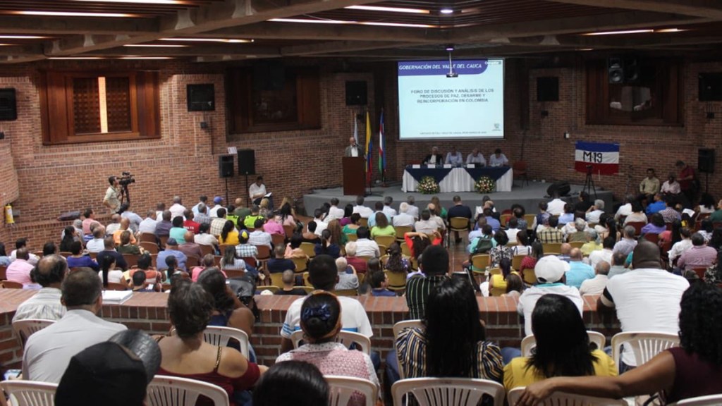 Proceso de paz en Colombia debe fortalecerse, aseguran&nbsp;intelectuales