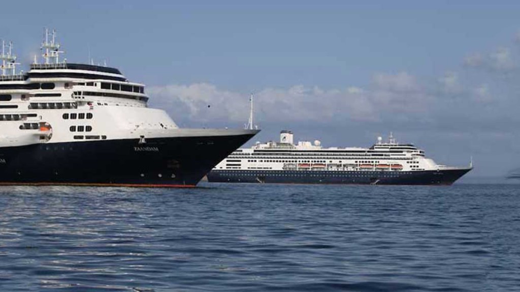 Panamá despidió a dos cruceros con Covid-19 y destino&nbsp;incierto