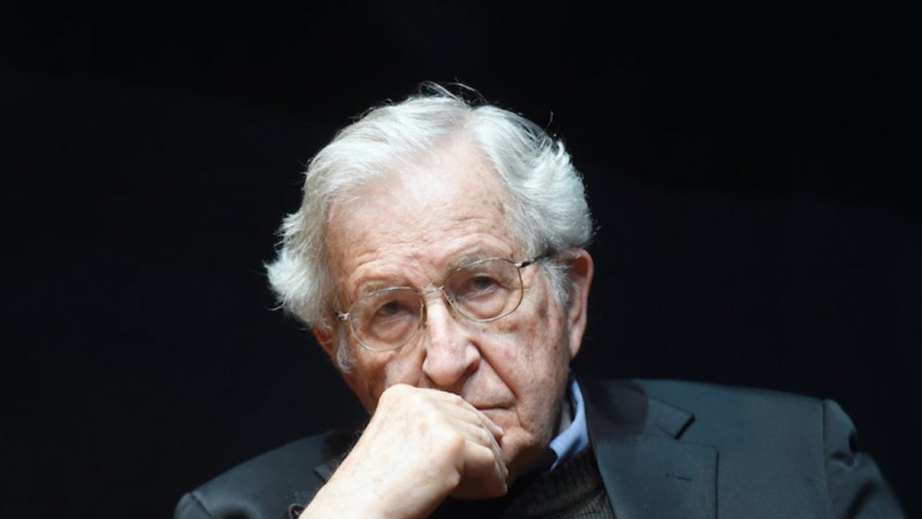 Noam Chomsky: «EEUU está en manos de un sociópata megalómano que solo está interesado en su propio&nbsp;poder»