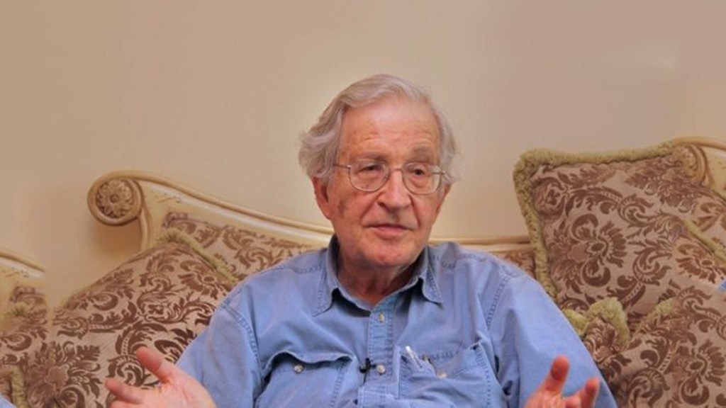 Noam Chomsky: Trump es el peor criminal de la&nbsp;historia
