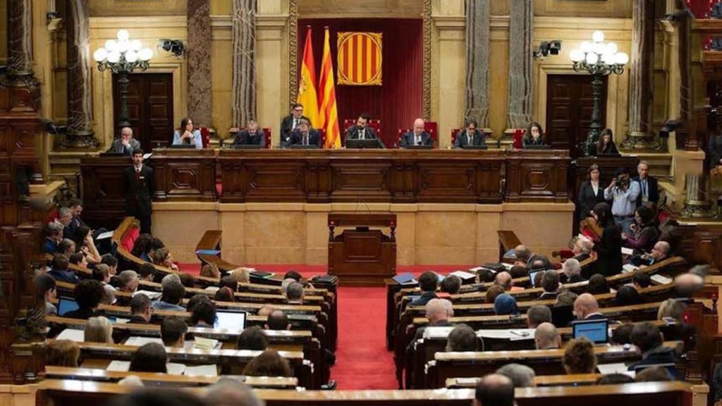 Cataluña desafía a España con resoluciones&nbsp;antimonárquicas