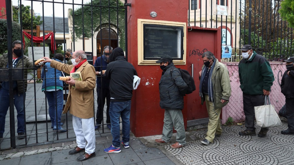 «Lo peor está aún por venir»: Otros 176 millones de personas podrían caer en la pobreza tras la pandemia, advierte un experto de la&nbsp;ONU