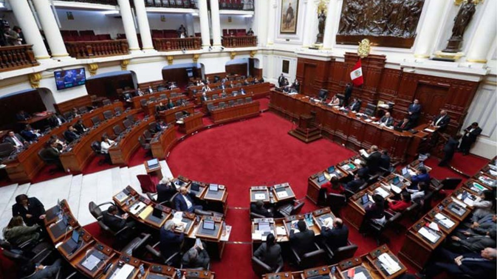 Nueva constitución, opción de salida de fondo a crisis en&nbsp;Perú