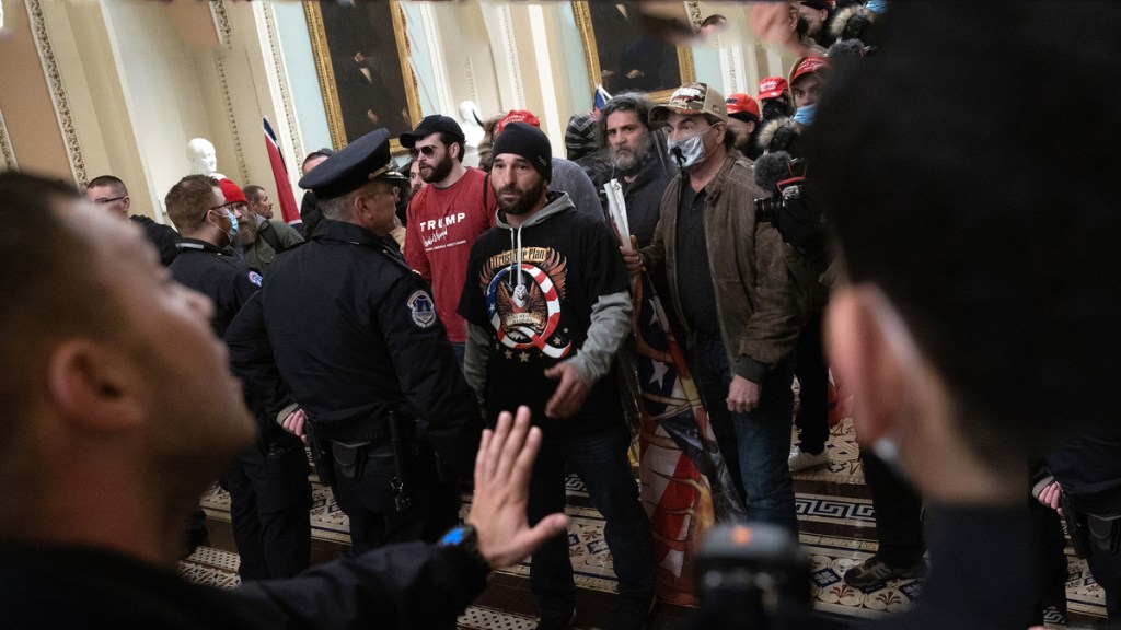 ¿Qué pasó en el Capitolio de EE.UU.? Todos los detalles sobre la violenta manifestación de los partidarios de&nbsp;Trump