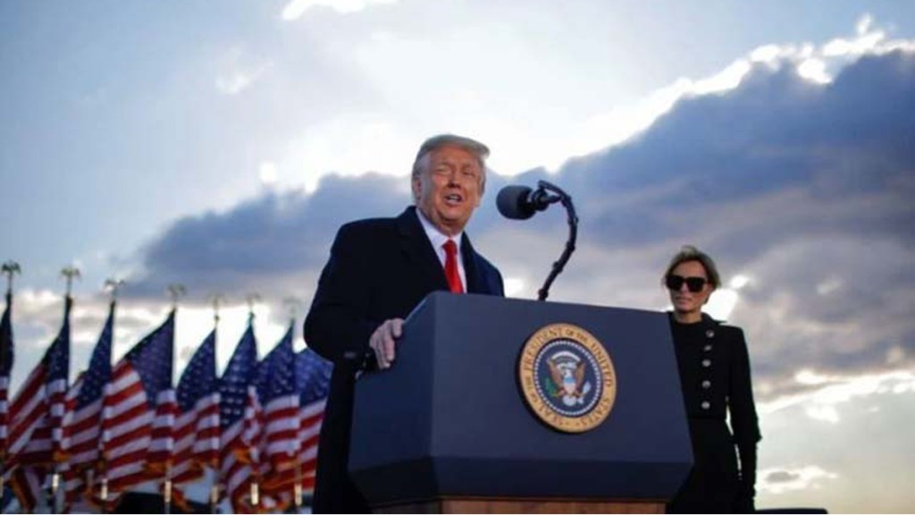 Trump se despide en EE.UU. y dice lo verán&nbsp;pronto