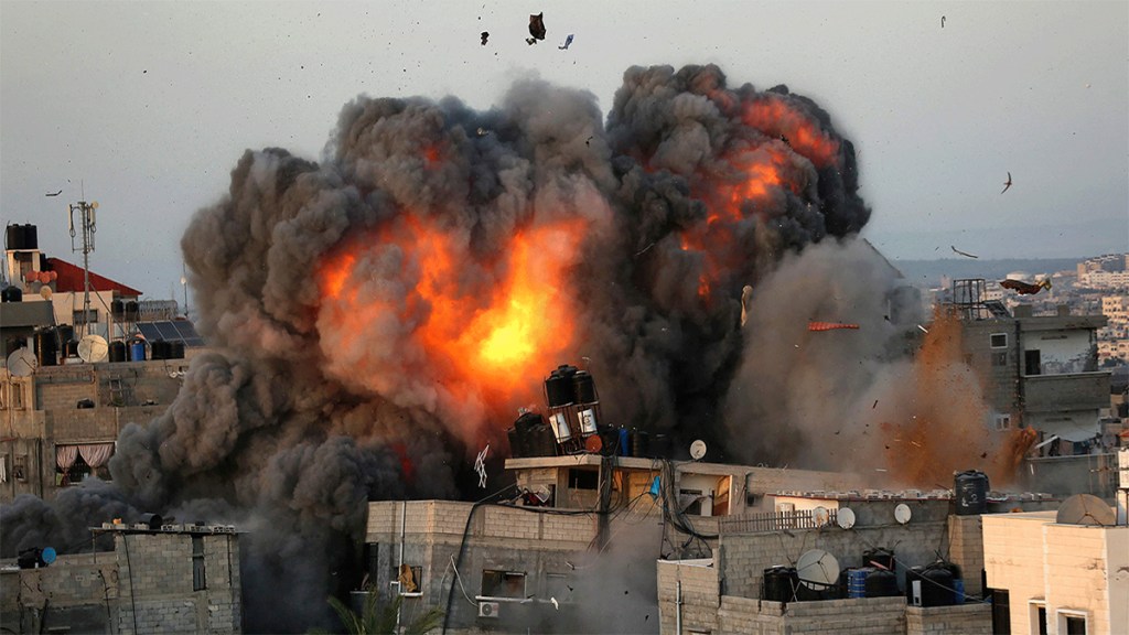 Noam Chomsky: Israel sigue la estrategia de terror y&nbsp;expulsión