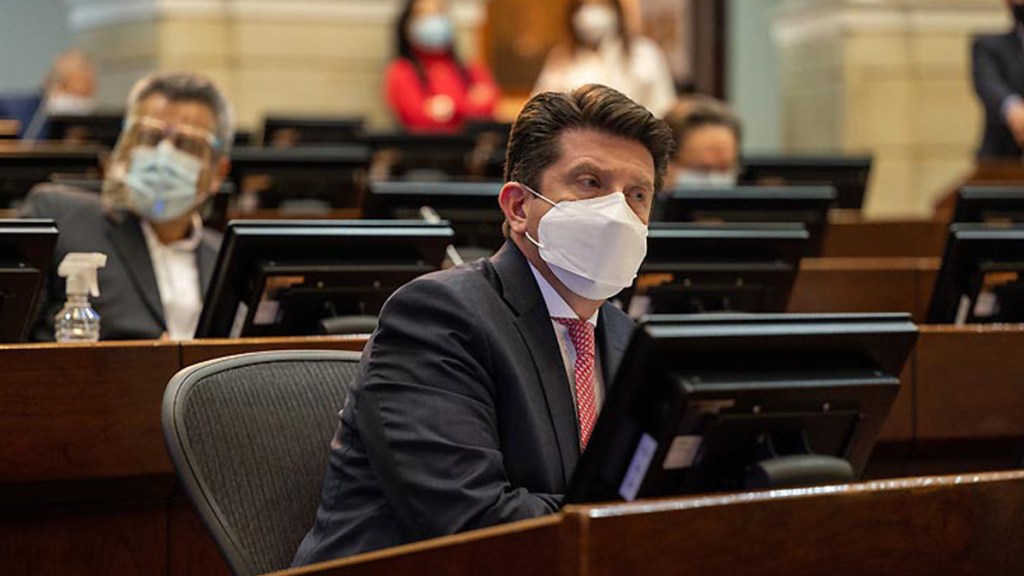 Ministro de Defensa de Colombia vuelve al escrutinio&nbsp;legislativo