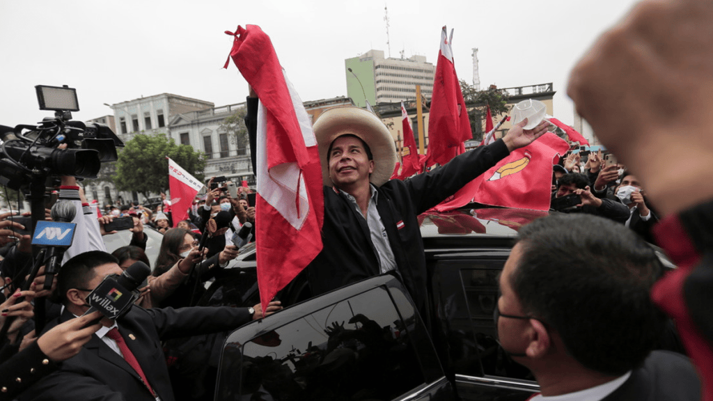 La gesta del Perú profundo a Lima: el izquierdista Castillo derrota a Fujimori en las&nbsp;presidenciales