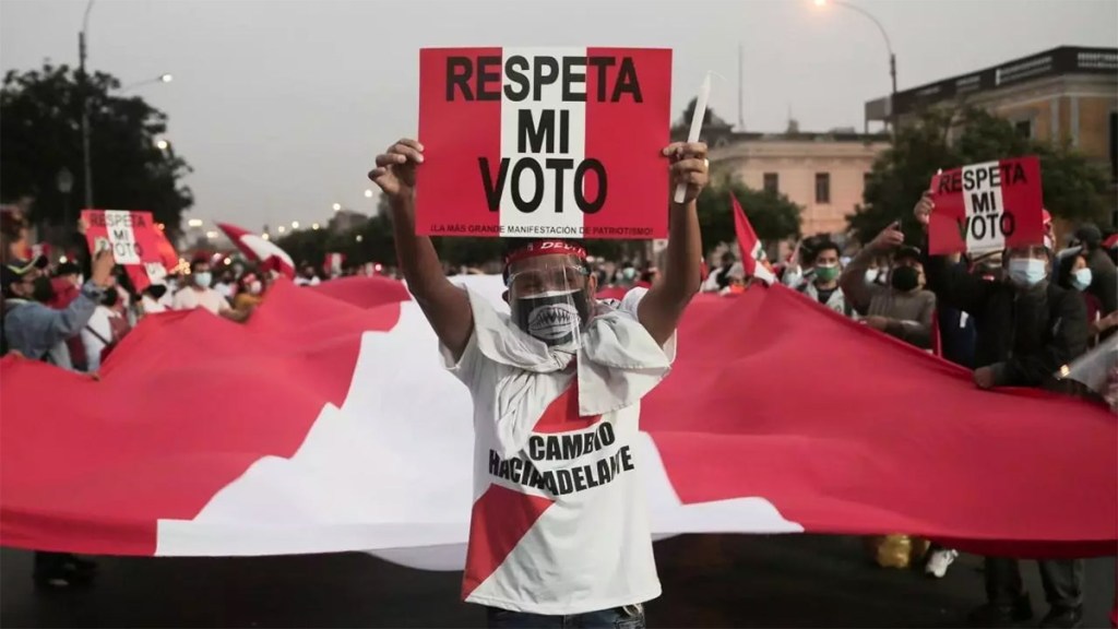 La justicia peruana rechaza pedido de repetir las elecciones y la JNE retomará revisión de&nbsp;papeletas