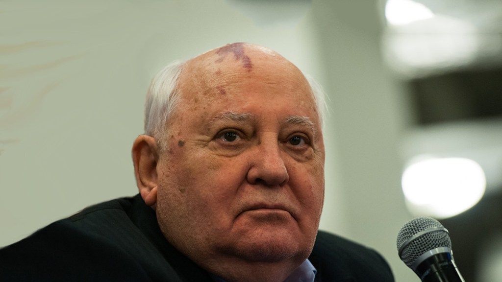 «Era una empresa fallida»: Gorbachov insta a aprender la lección en Afganistán, de donde ordenó retirar las tropas soviéticas en&nbsp;1989