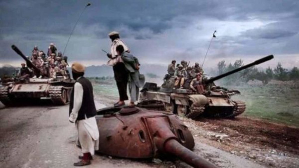 Talibanes y el Gobierno afgano negocian una transición&nbsp;pacífica