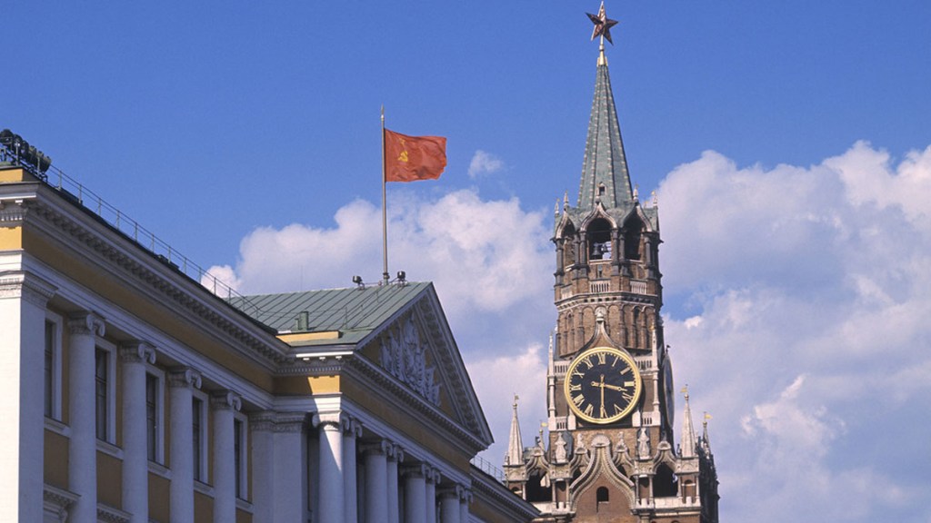 No desapareció la URSS ni su bandera, afirman los comunistas tras 30 años de la dimisión de Gorbachov como&nbsp;presidente