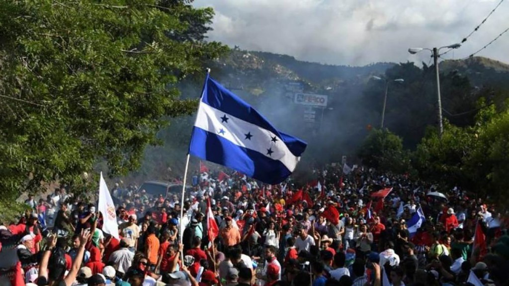 Honduras es un Volcán, la Oposición Repite el Guion Venezolano