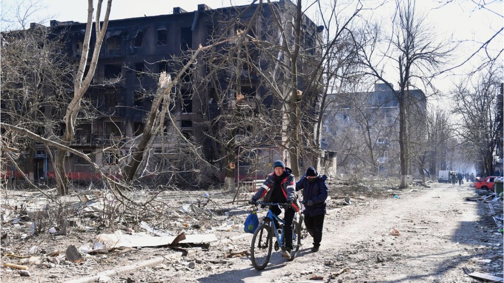 Rusia acusa a los nacionalistas ucranianos de la catástrofe humanitaria en Mariúpol y les insta a deponer las armas y salir de la&nbsp;urbe