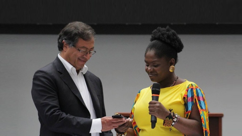 Gustavo Petro inscribe su candidatura a la Presidencia de Colombia y promete «hacer trizas la guerra y la violencia» en el país en caso de ser&nbsp;elegido