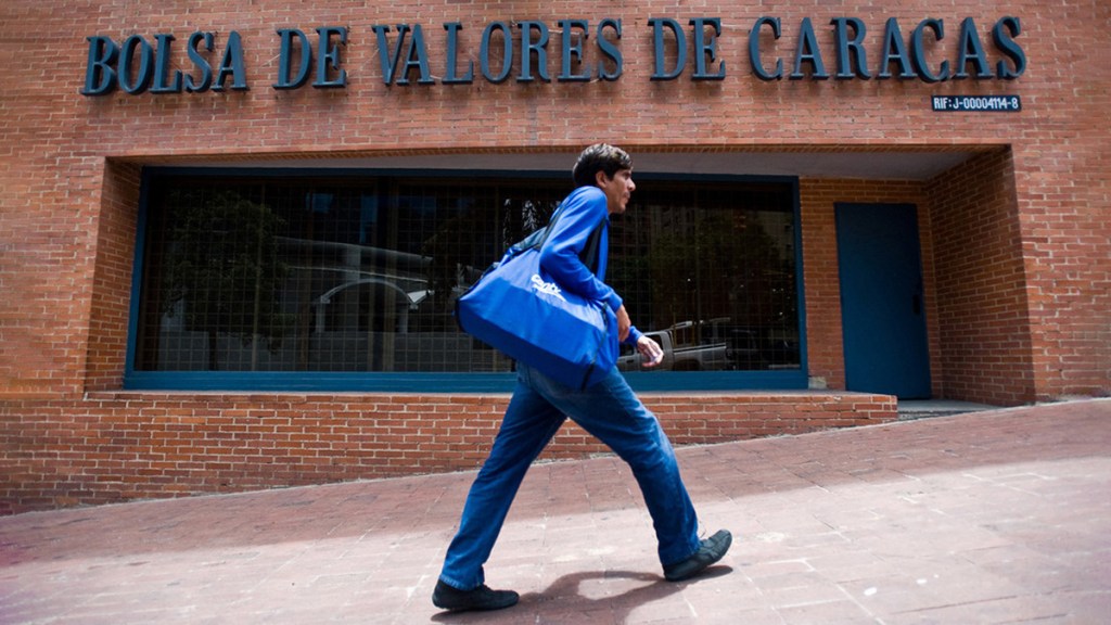 Venezuela oferta una pequeña porción de acciones de empresas estatales: ¿cuáles son los pronósticos económicos de esa&nbsp;decisión?