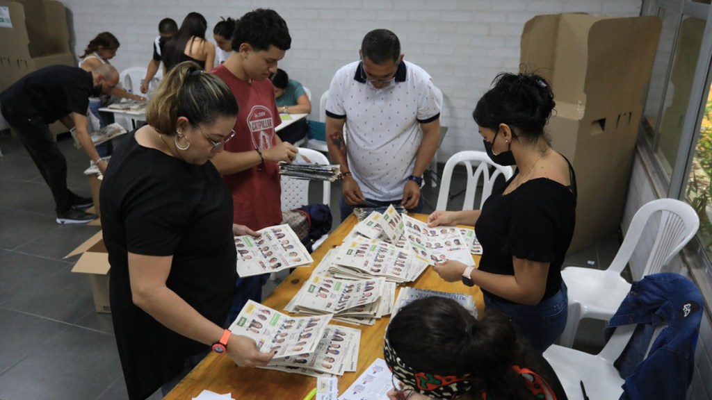 Gustavo Petro y Rodolfo Hernández pasan a segunda vuelta en Colombia, según preconteo&nbsp;electoral