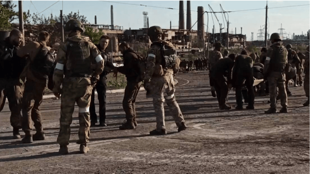 265 combatientes del batallón Azov y militares ucranianos de la planta Azovstal se rindieron en un día, informa el Ministerio ruso de&nbsp;Defensa