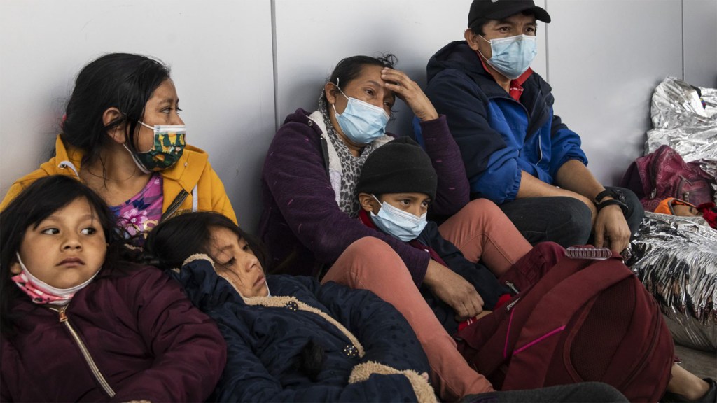 Abbott El Gobernador y los&nbsp;Inmigrantes.