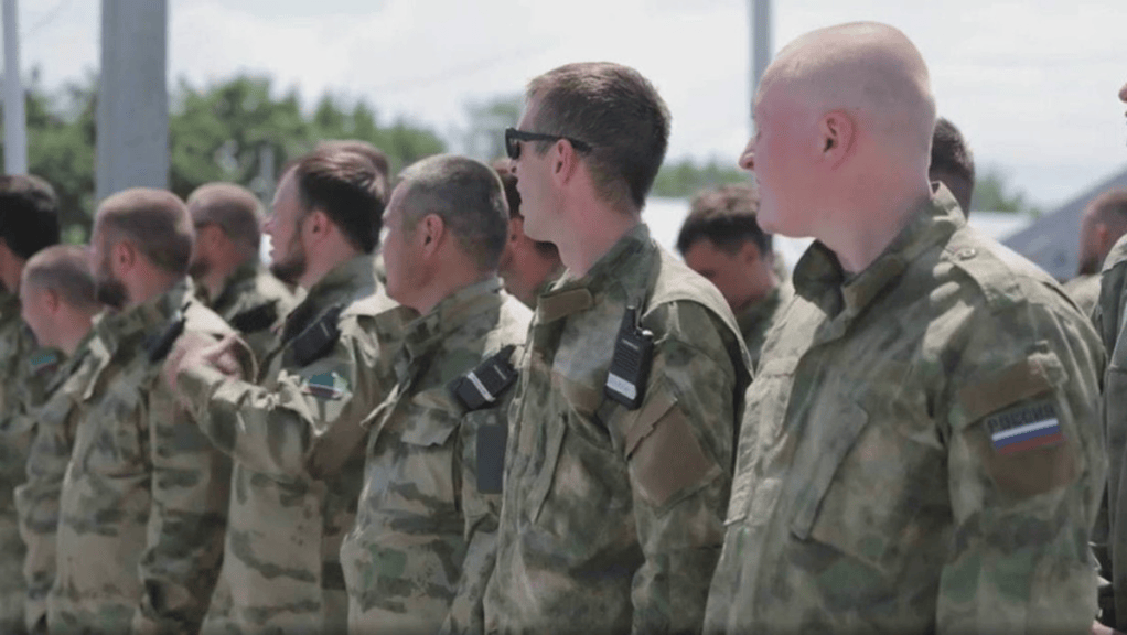 VIDEO: Así es un centro de entrenamiento militar para voluntarios en la república rusa de&nbsp;Chechenia