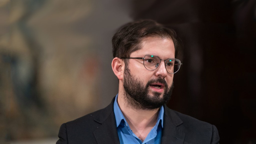 Encuesta Cadem: Cae aprobación de Boric y sube el Rechazo a la nueva&nbsp;constitución