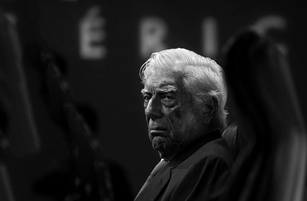 Mario Vargas Llosa, con su incesante perorata inverosímil