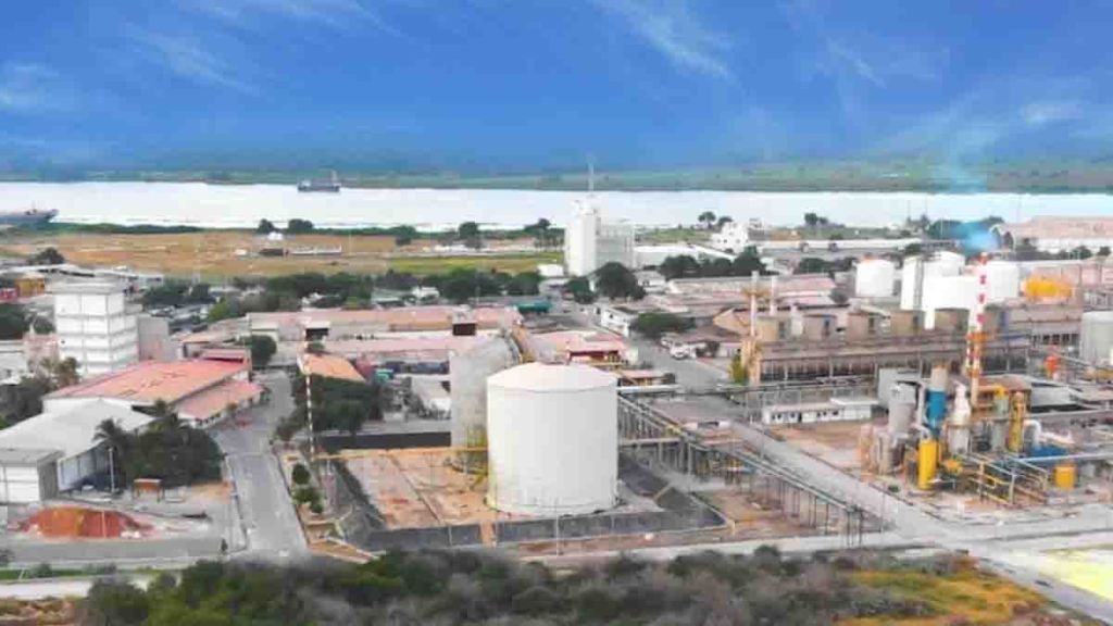 En Barranquilla trabajadores piden a Petro que salve a&nbsp;Monómeros.￼
