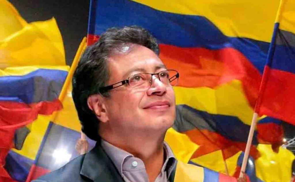 Consejo Nacional Electoral entrega credencial a Petro y&nbsp;Francia