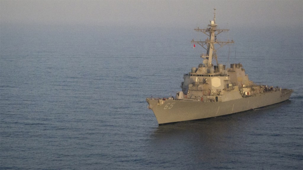 China «expulsa» el destructor de misiles guiados de EE.UU. USS Benfold que ingresó en aguas de las disputadas islas&nbsp;Paracelso