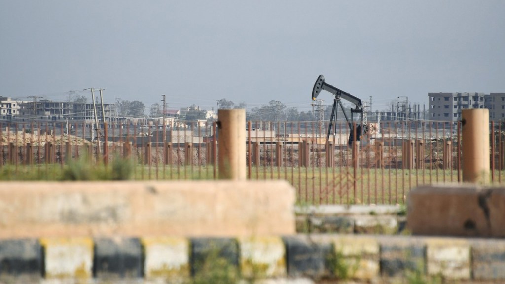 SANA: EE.UU. intensifica el «robo» de petróleo sirio con decenas de camiones&nbsp;cisterna
