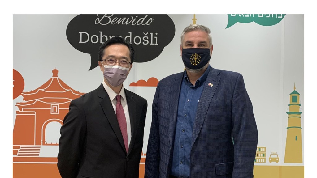 Gobernador estadounidense de Indiana llega a Taiwán en una visita&nbsp;oficial
