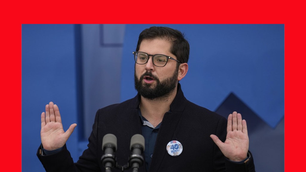 «Son inaceptables»: Boric repudia un polémico acto por el ‘Apruebo’ con la bandera y el atropello a ciclistas por los defensores del ‘Rechazo’