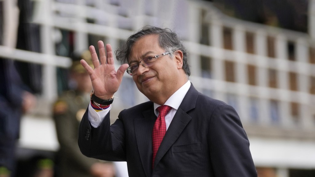 Gustavo Petro suspende las órdenes de captura y extradición contra miembros del&nbsp;ELN