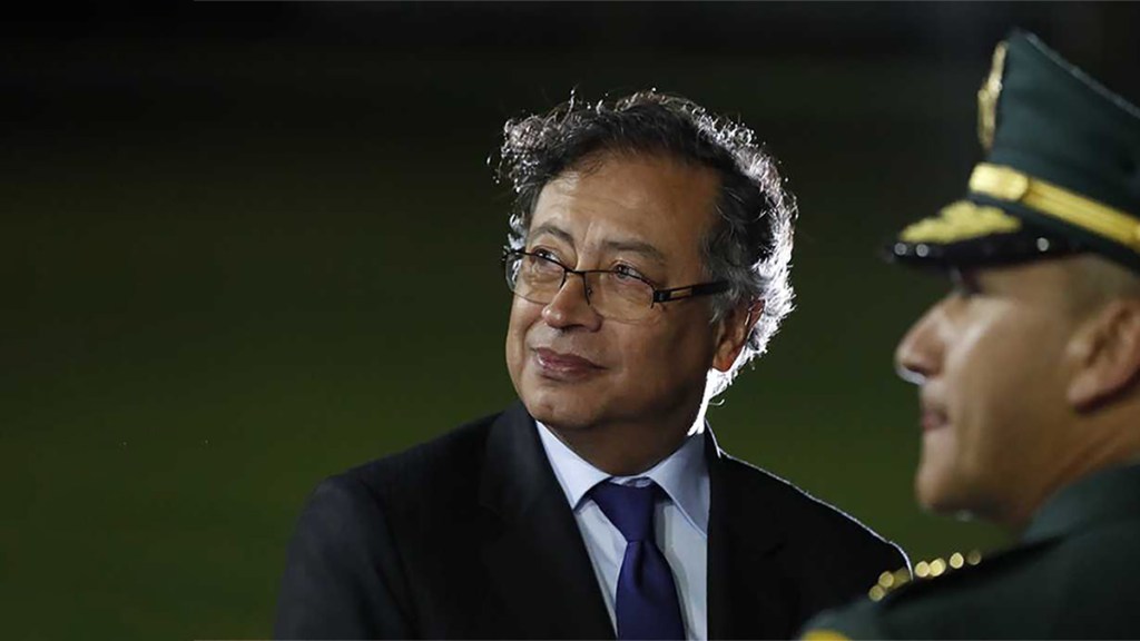 Presidente Gustavo Petro evoca a Bolívar frente a los generales y las&nbsp;tropas