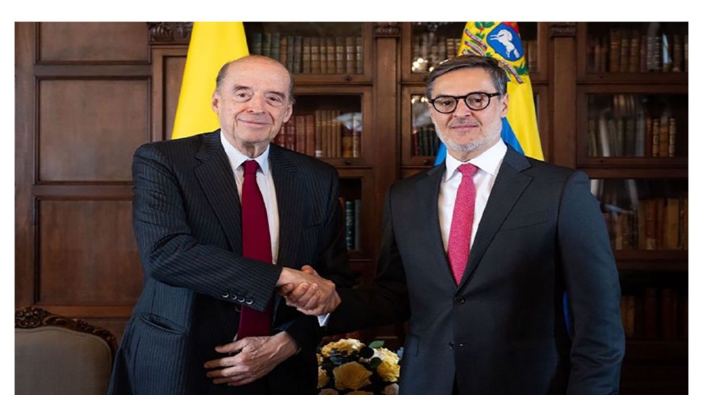 Embajador Félix Plasencia entrega cartas credenciales a canciller de&nbsp;Colombia