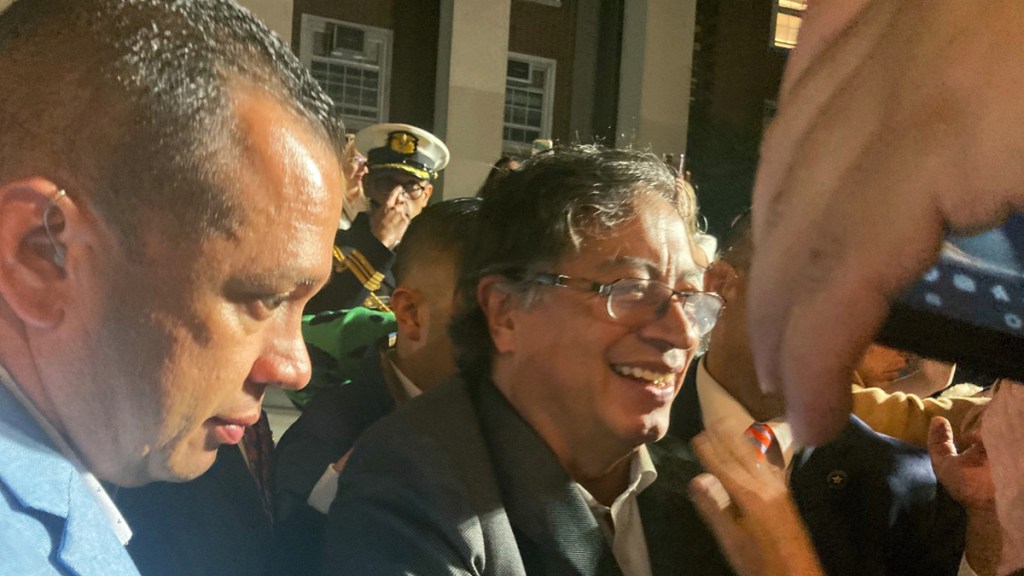 Petro responde a las críticas: «No soy de los que buscan cuando Biden va al baño para&nbsp;atravesársele»