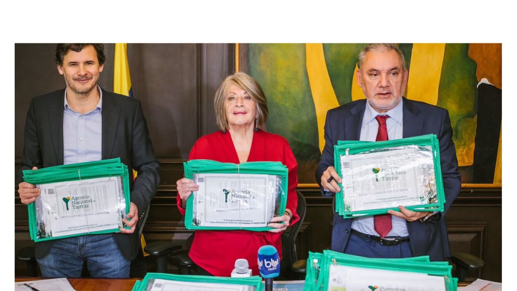 Gobierno colombiano inicia la titulación y entrega de&nbsp;tierras