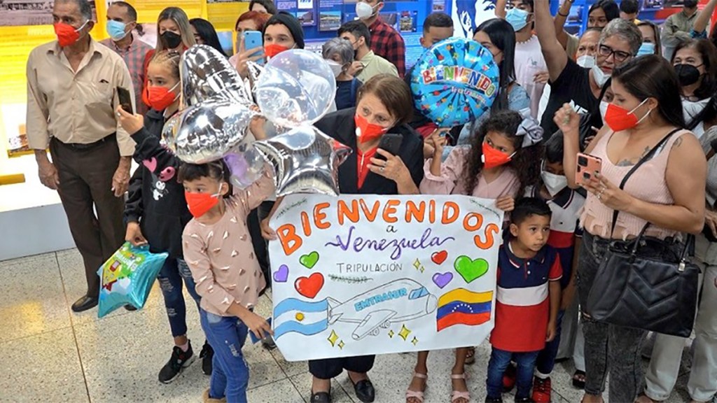 Autoridades del Gobierno Nacional celebran retorno del primer grupo de tripulantes de&nbsp;Emtrasur