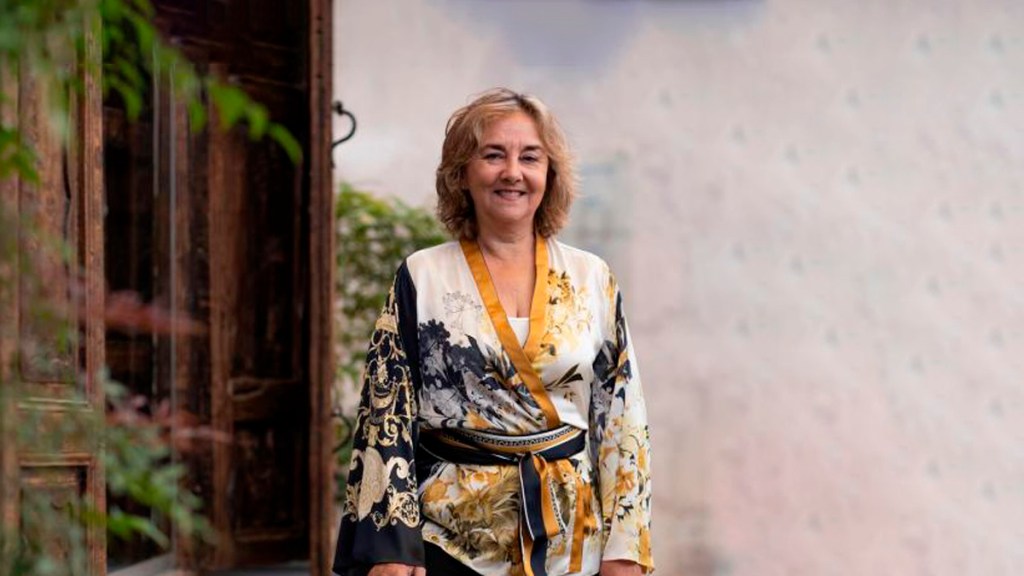 Adela Muñoz Páez: “Rebelarse contra el sistema fue un lujo para las mujeres hasta hace&nbsp;poco”