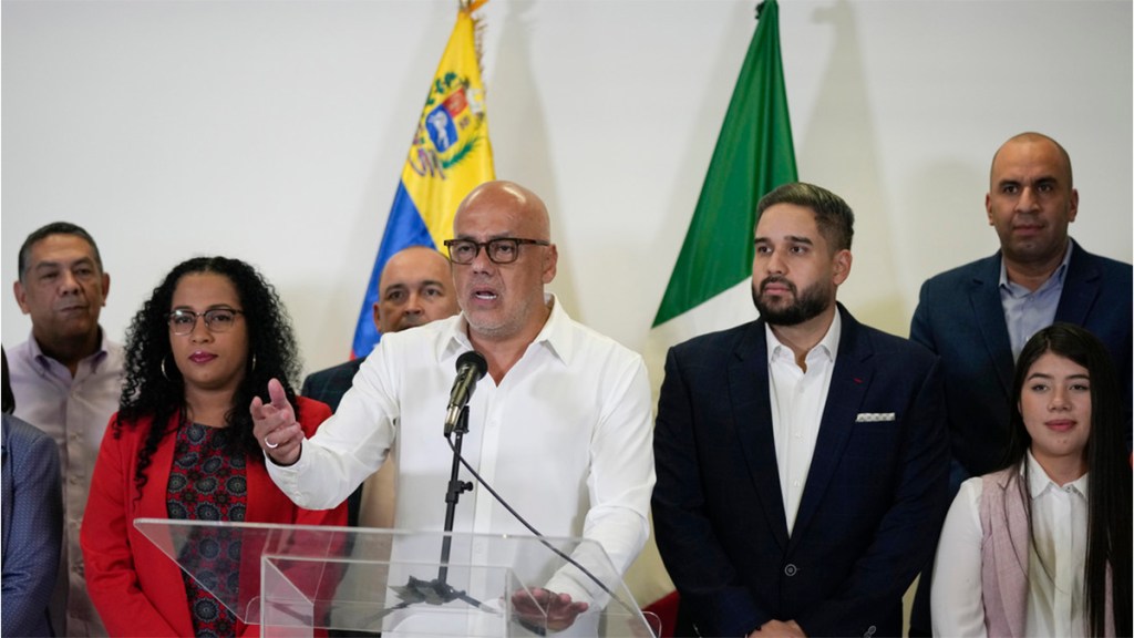 Arriba a México la delegación del Gobierno de Venezuela para reiniciar el diálogo con la&nbsp;oposición